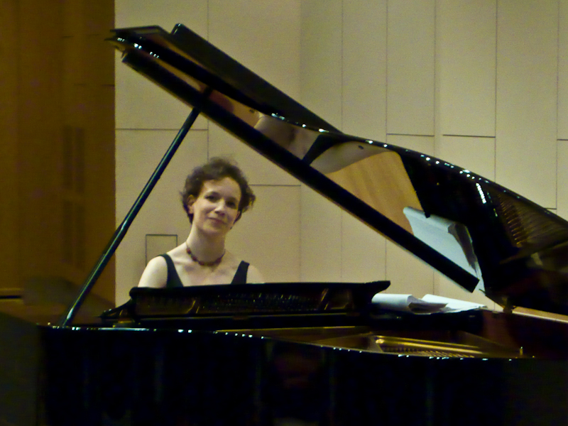 Die Pianistin Ofra Yitzhaki
